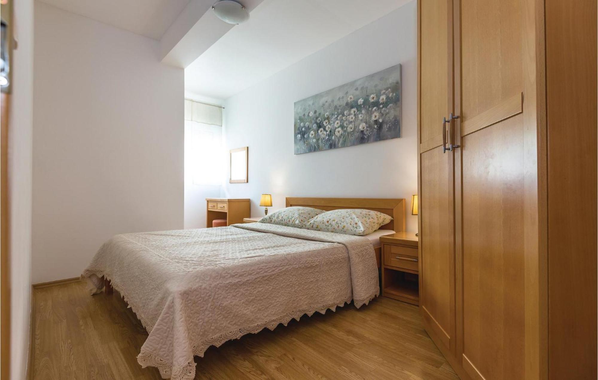 Stunning Apartment In Makarska With Wifi Exterior foto