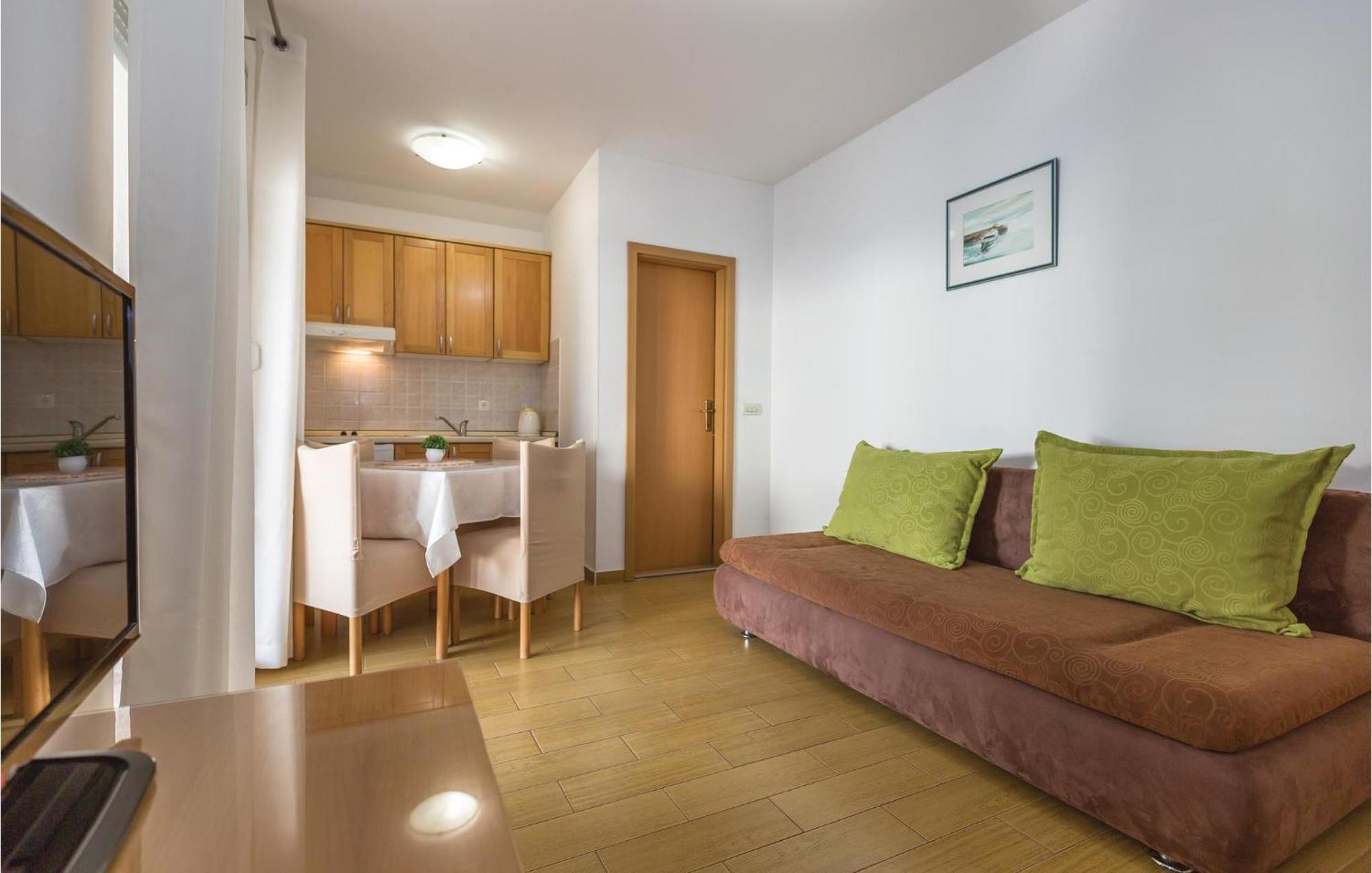 Stunning Apartment In Makarska With Wifi Exterior foto