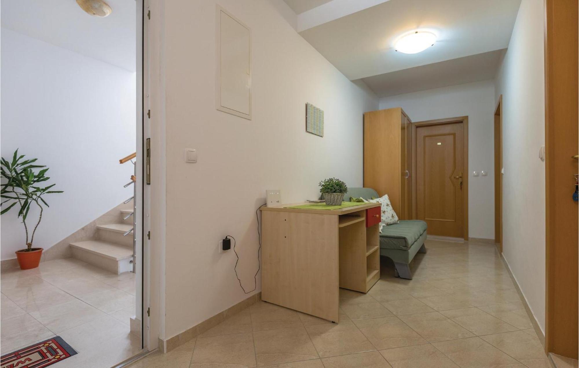 Stunning Apartment In Makarska With Wifi Exterior foto